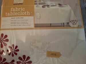 MARTHA STEWART FABRIC TABLECLOTH SQUARE 60" X 84" EMBROIDERY Red DAISIES IN PKG